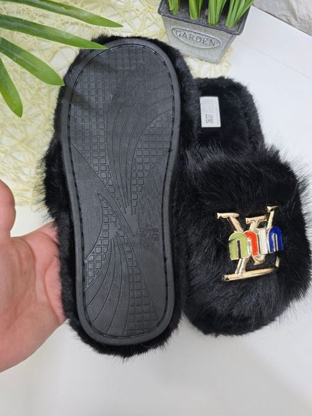 М'які кімнатні тапочки з пухнастим штучним хутром з брошкою з стразамит.беж 40/41 hqg-9m6-viy фото